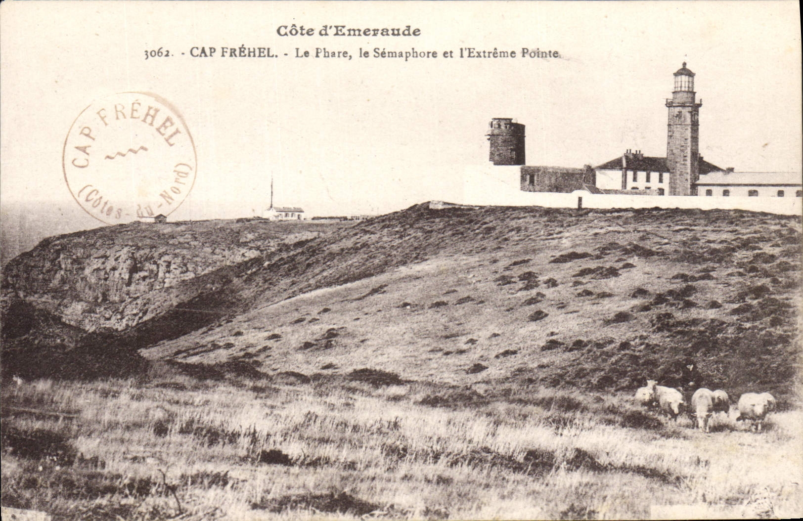 CPA Cap Frehel Le Phare le Semaphore et l'extreme Pointe