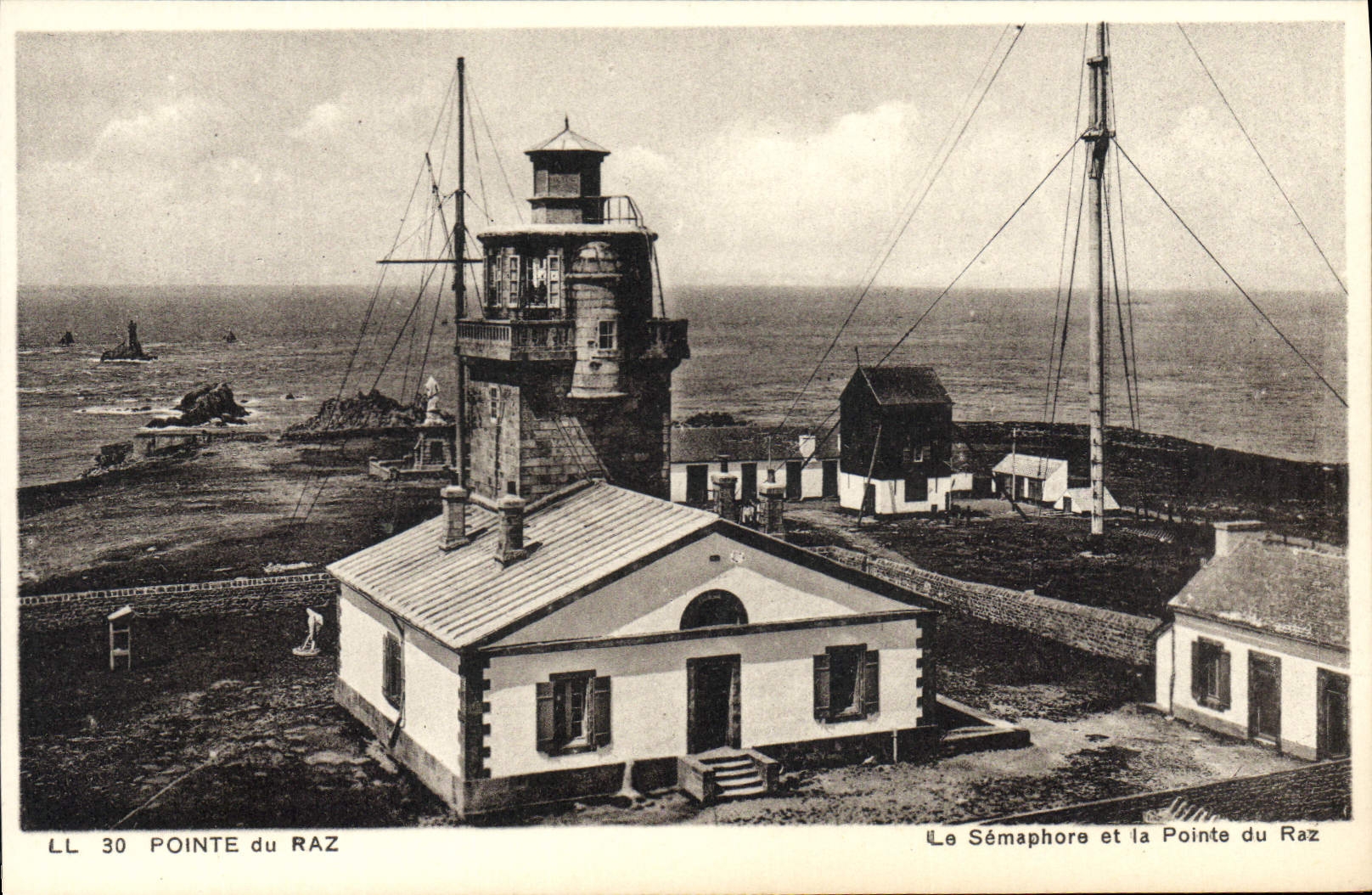 CPA Pointe du Raz Le Semaphore et la Pointe du Raz 