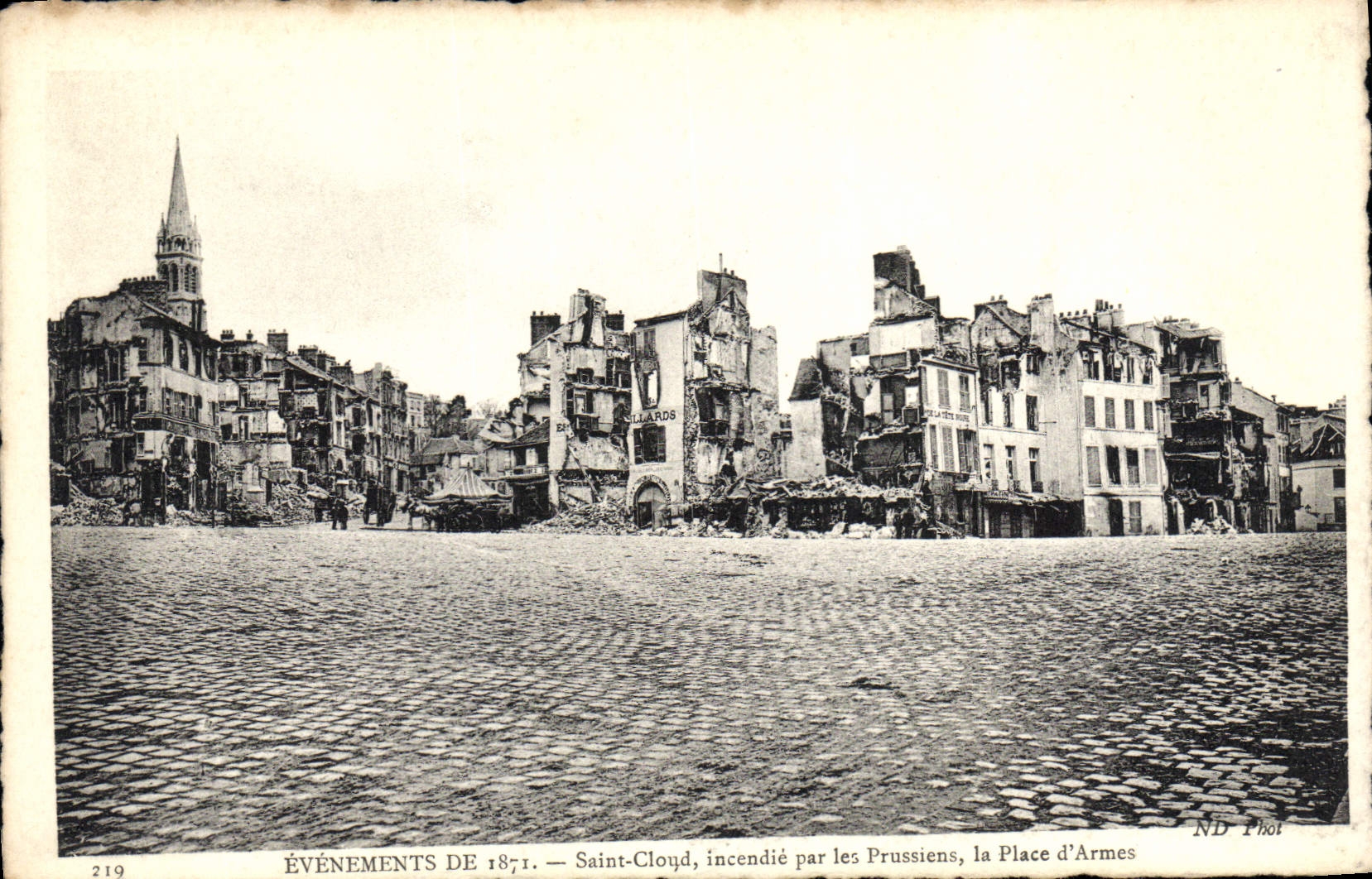 Vintage Postcard Militaria Evenements of 1871 Cloud Saint sets fire to by the Prussians Places weapons