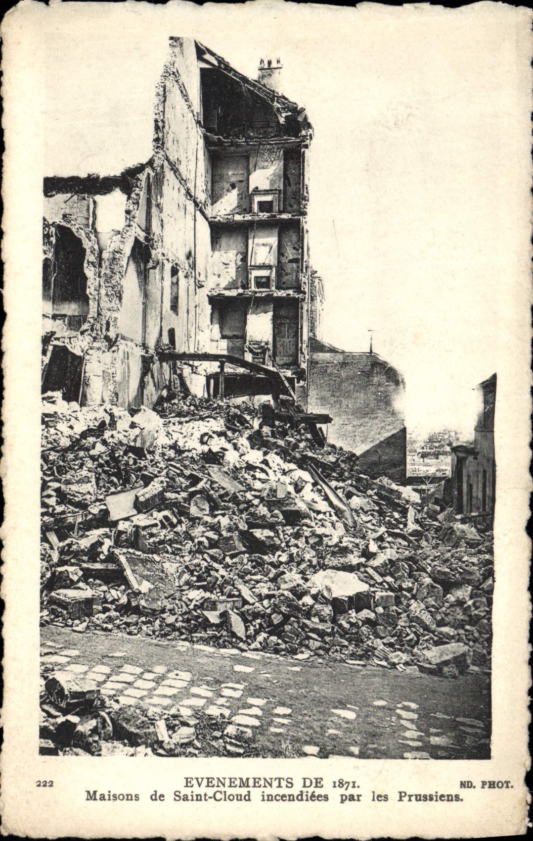 CPA Militaria Evenements de 1871 Maisons de Saint Cloud incendiees par les Allemands 