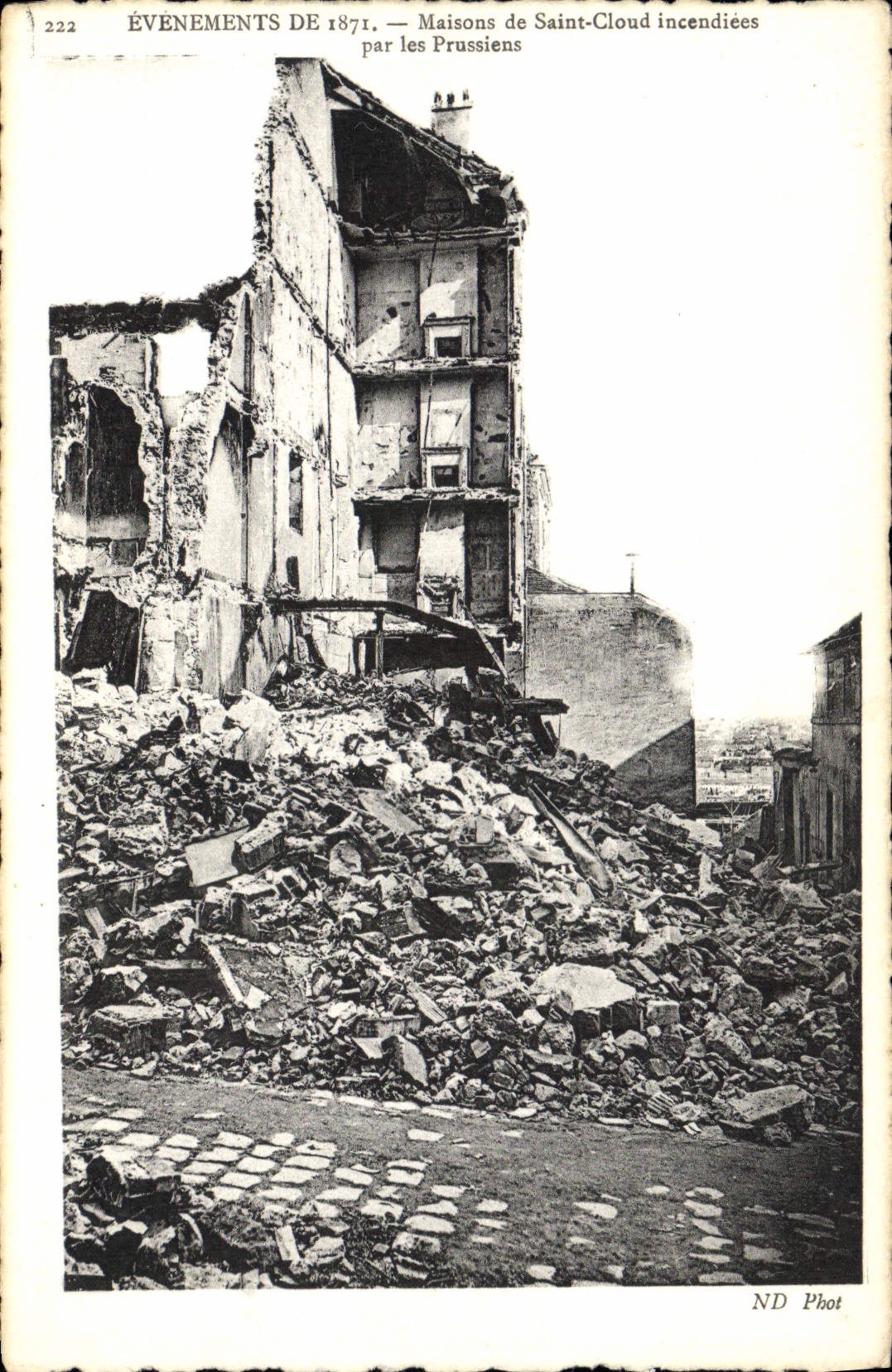 CPA Militaria Evenements de 1871 Maisons de Saint Cloud incendiees par les Allemands 