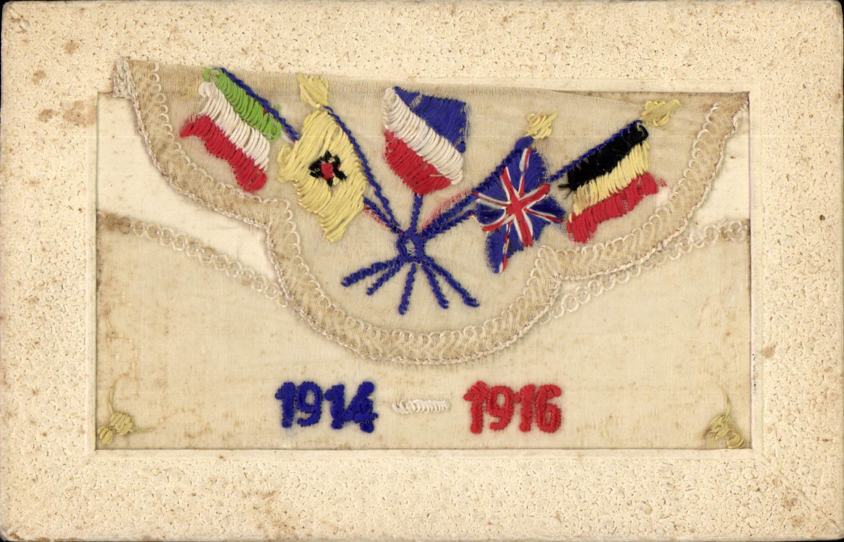 CPA Fantaisie Toilee Fleurs Drapeaux Militaria 1914 1916