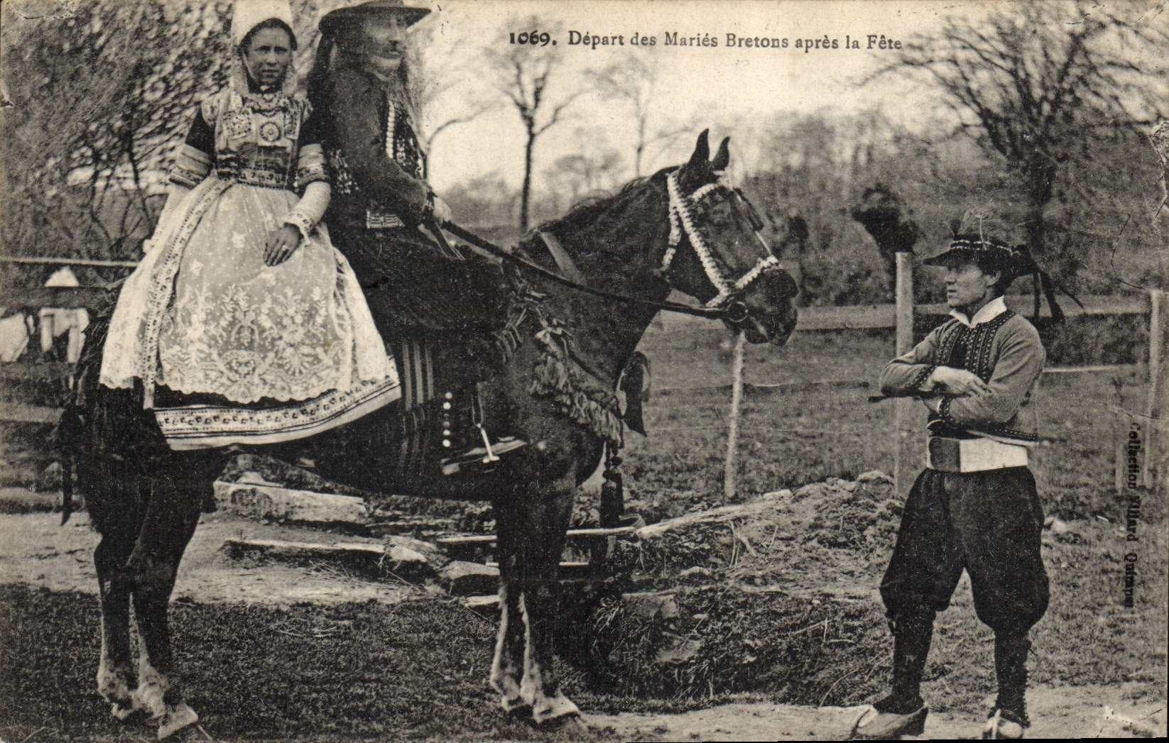 CPA Folklore Depart des Maries Bretons pour la fete Cheval