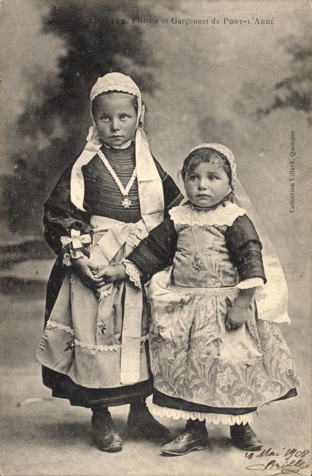 CPA Folklore Fillette et Garconnet de Pont L'Abbe Enfants