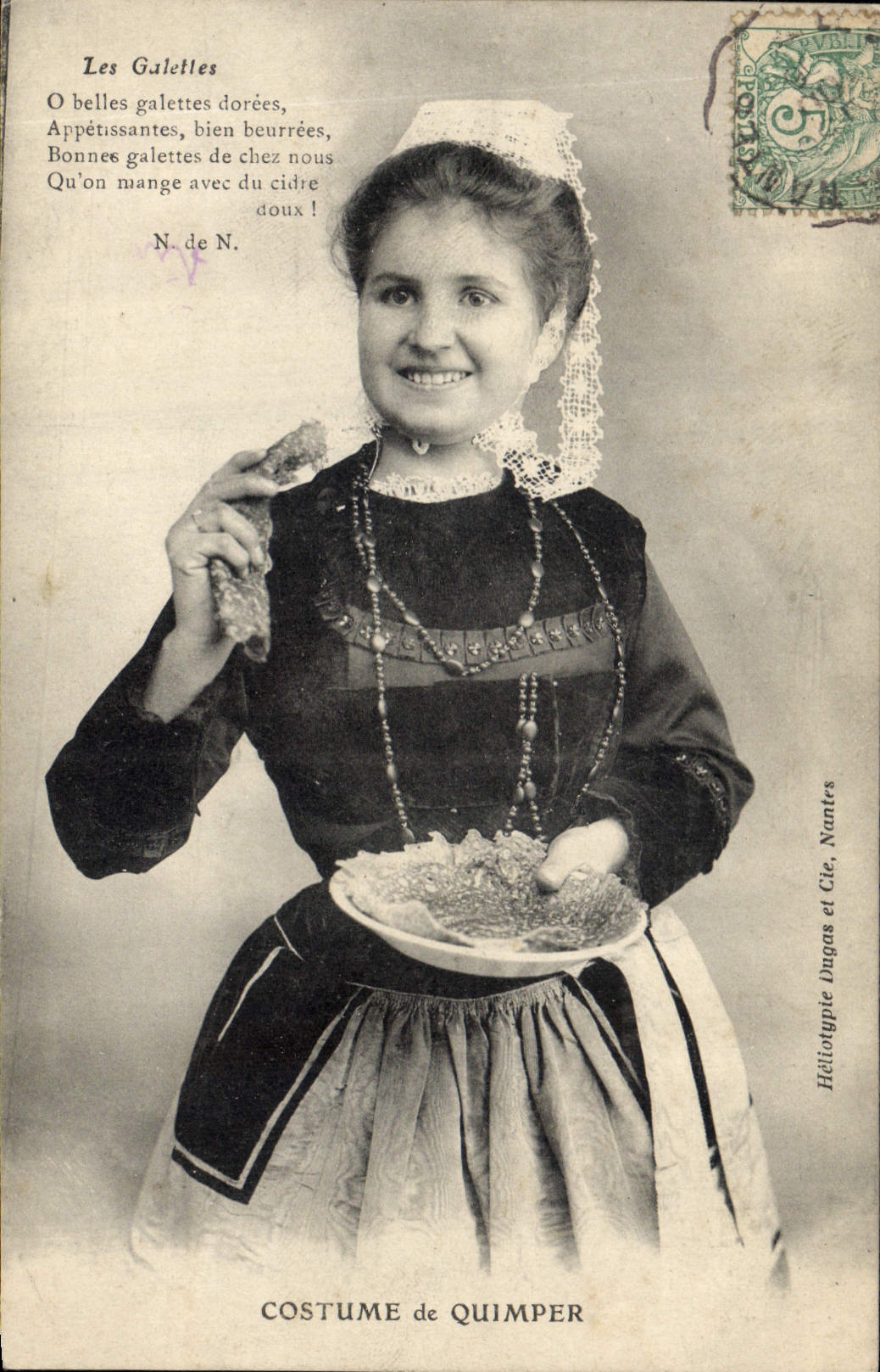 CPA Folklore Costume de Quimper Les galettes