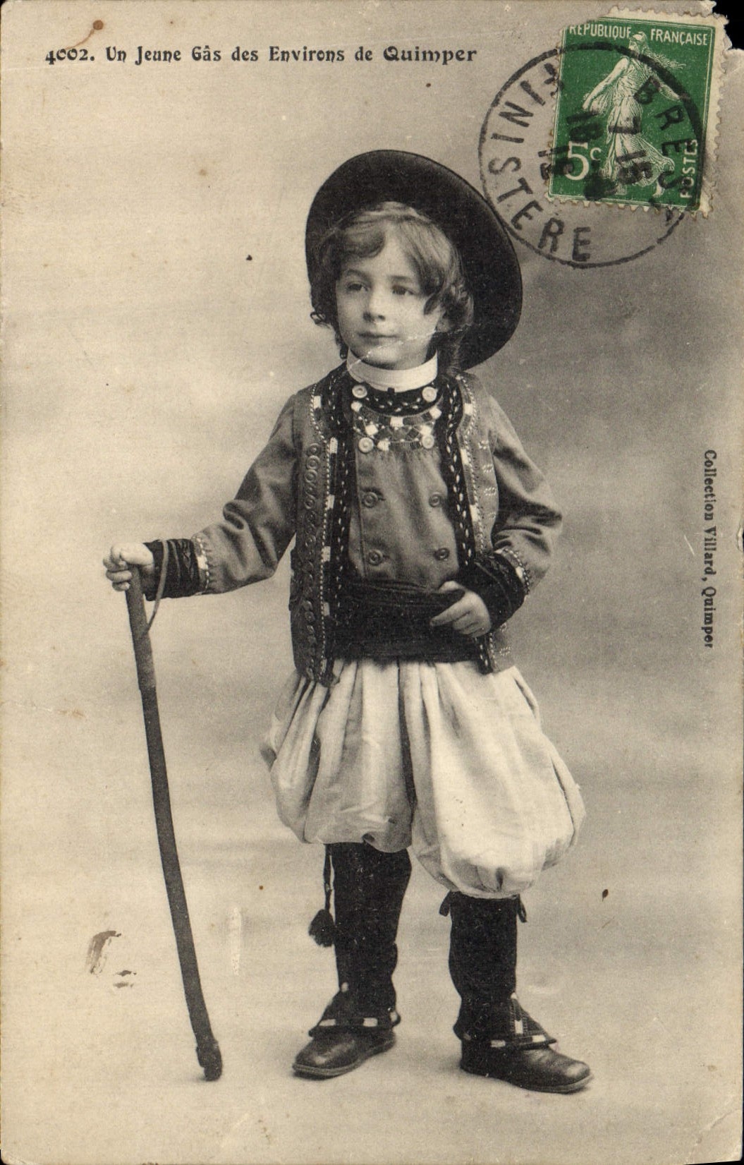 CPA Folklore Jeune GAs des environs de Quimper Bretagne