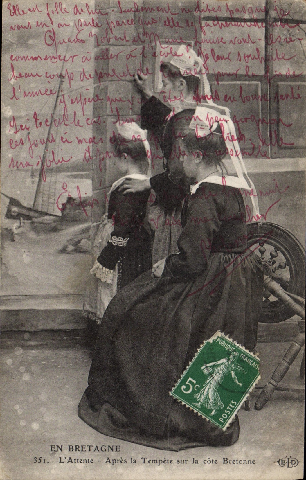 CPA Folklore L'attente Apres la tempete sur la cote bretonne