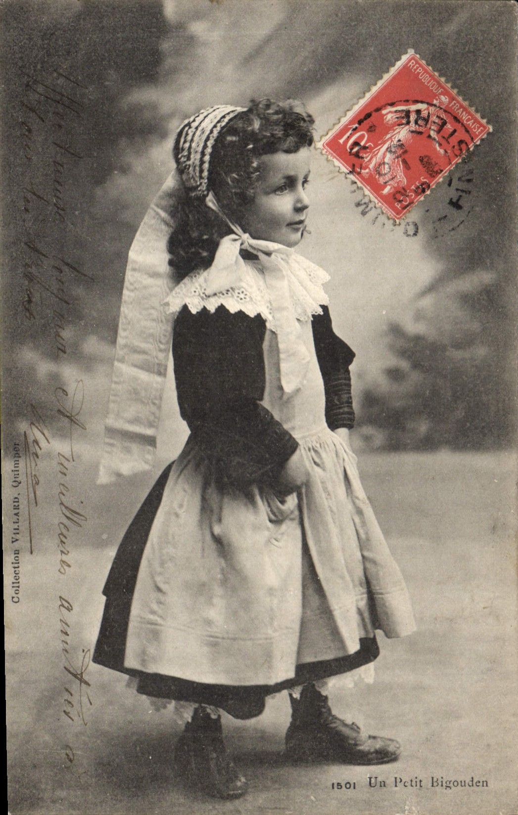 CPA Folklore Un petit Bigouden