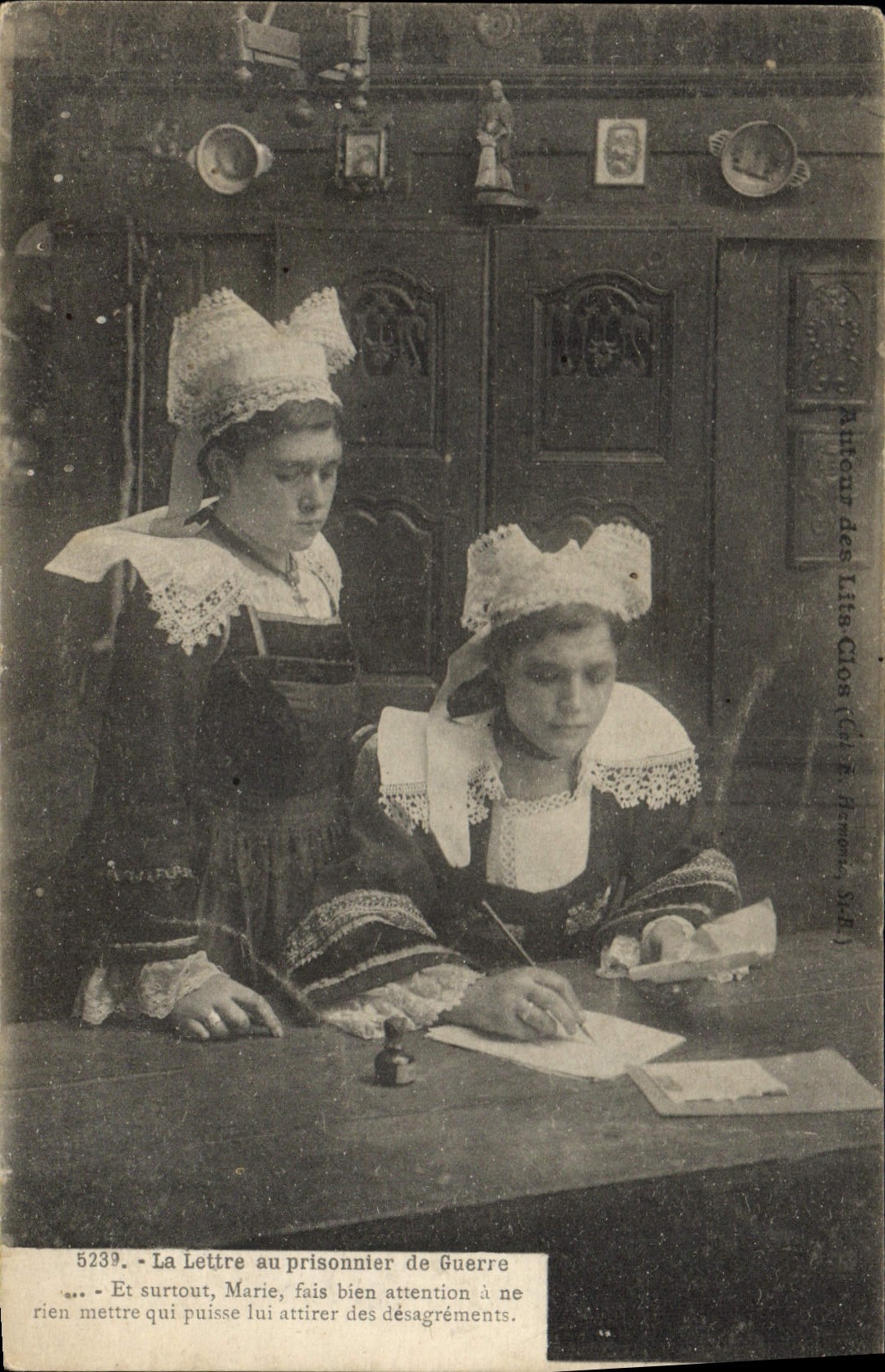 CPA Folklore La lettre au prisonnier de guerre