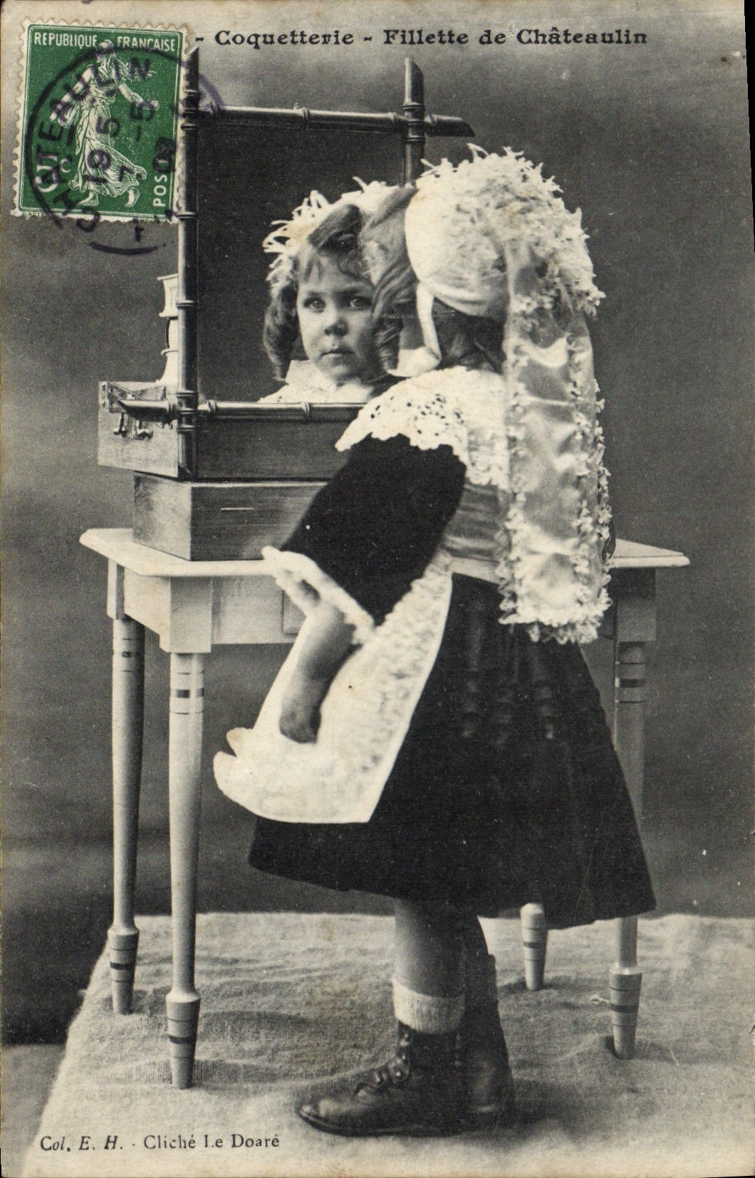 CPA Folklore Coquetterie Fillette de Chateaulin