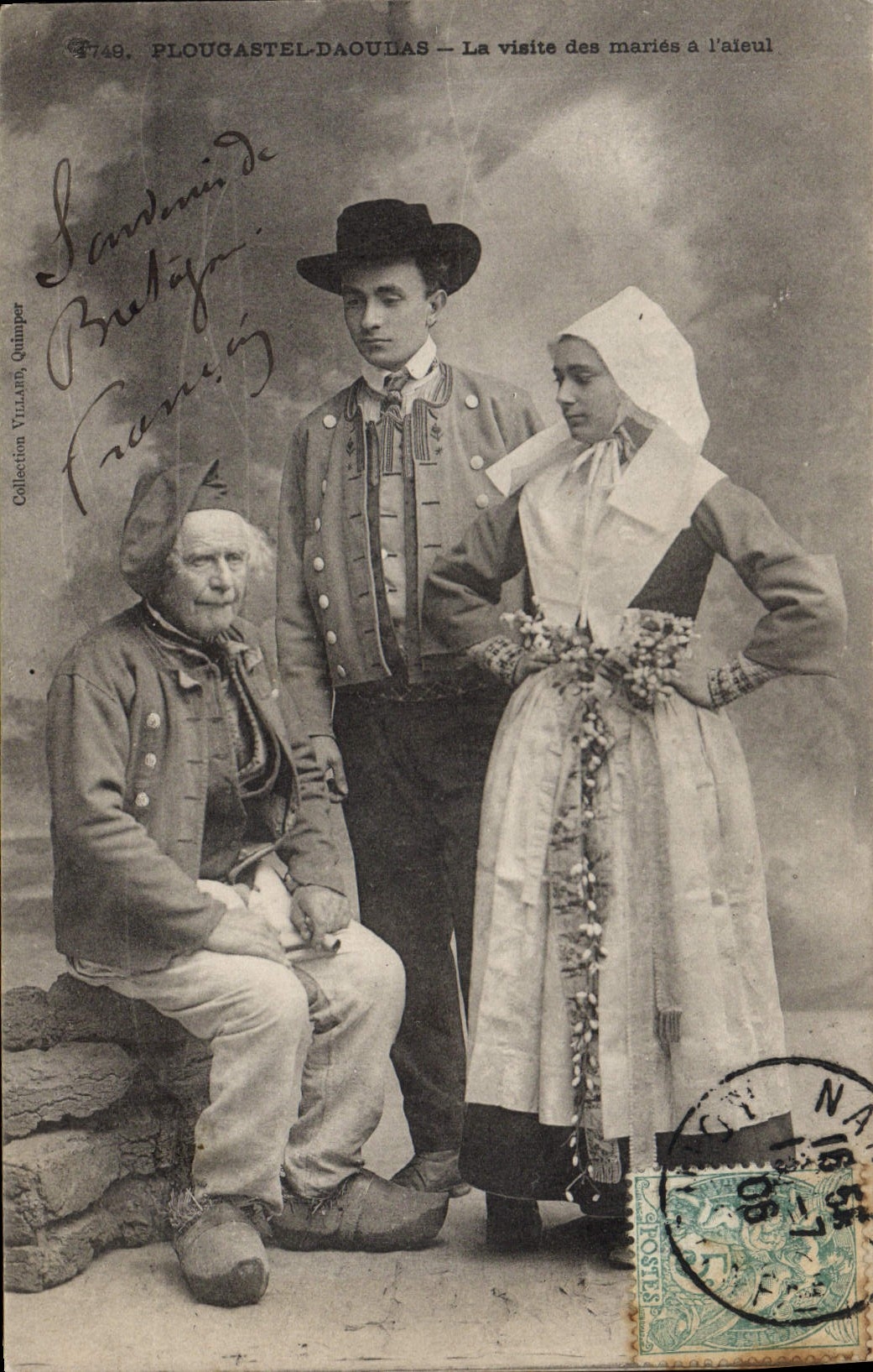 CPA Folklore Plougastel Daoulas La visite des maries a l'aieul