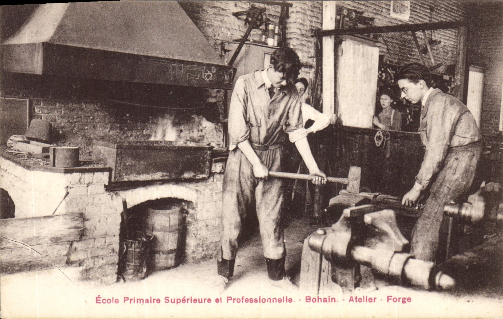CPA Ecole primaire superieure et professionnelle Bohain Atelier Forge