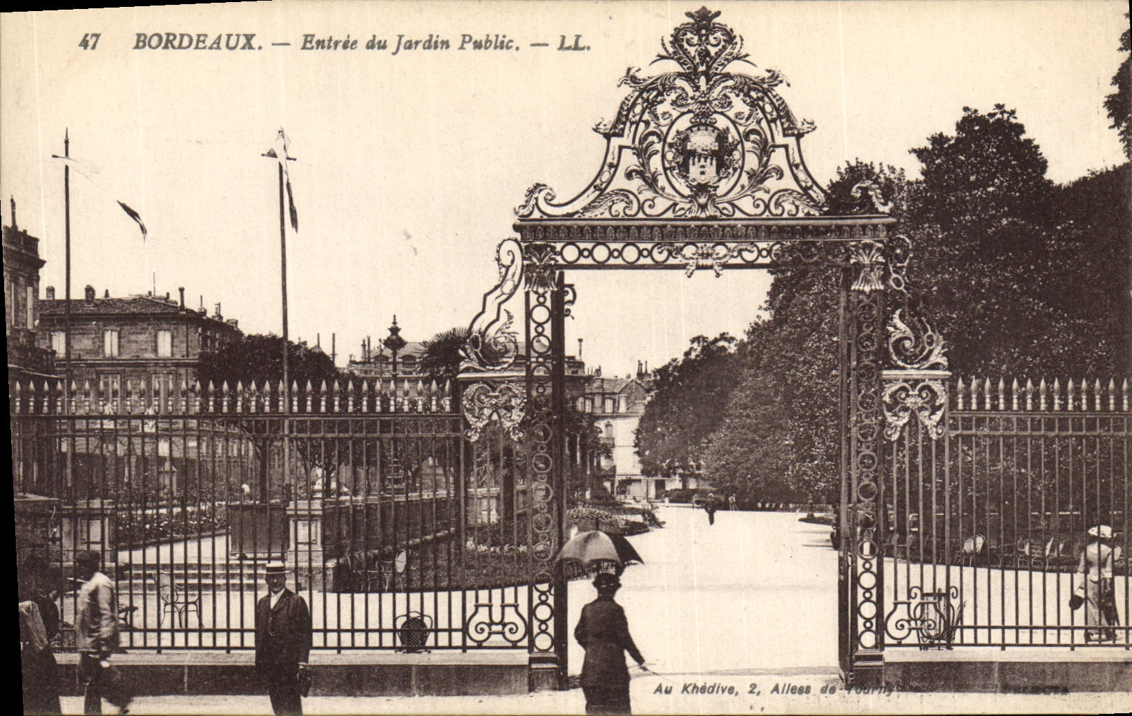Vintage Postcard Bordeaux Entered of the park
