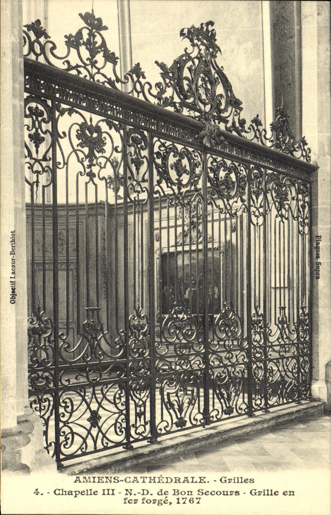 CPA Amiens Cathedrale Grilles Chapelle ND de Bon Secours Grille en fer forge