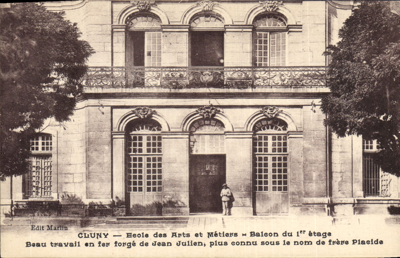 Postal Cluny Escuela las Artes y Oficios Balcón del 1.o escalona a Hierro fragua Jean Julien