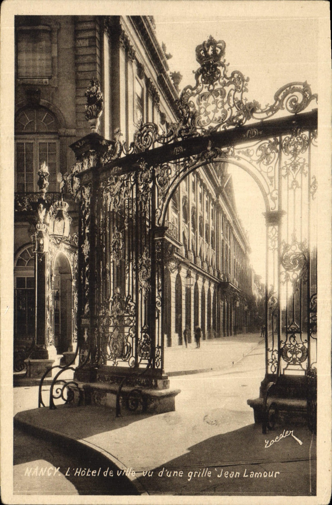 CPA Nancy L'hotel de ville vu d'une grille Jean Lamour