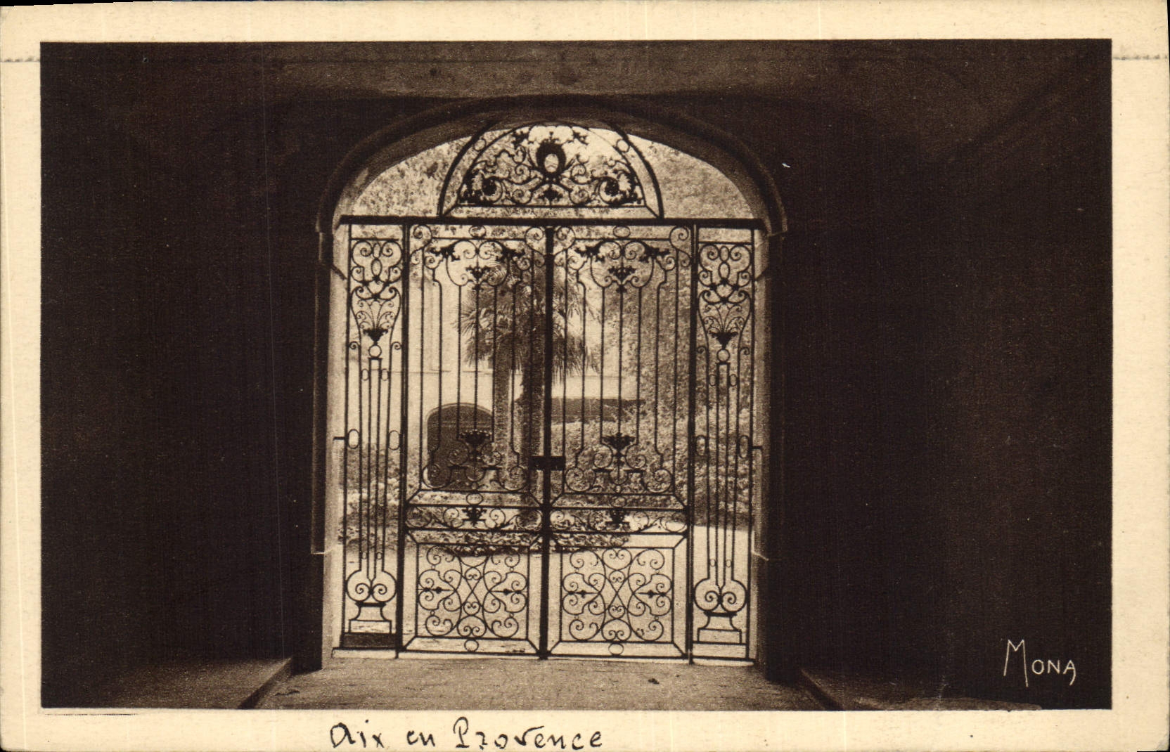 CPA Aix en Provence Grille de l'ancien palais episcopal 