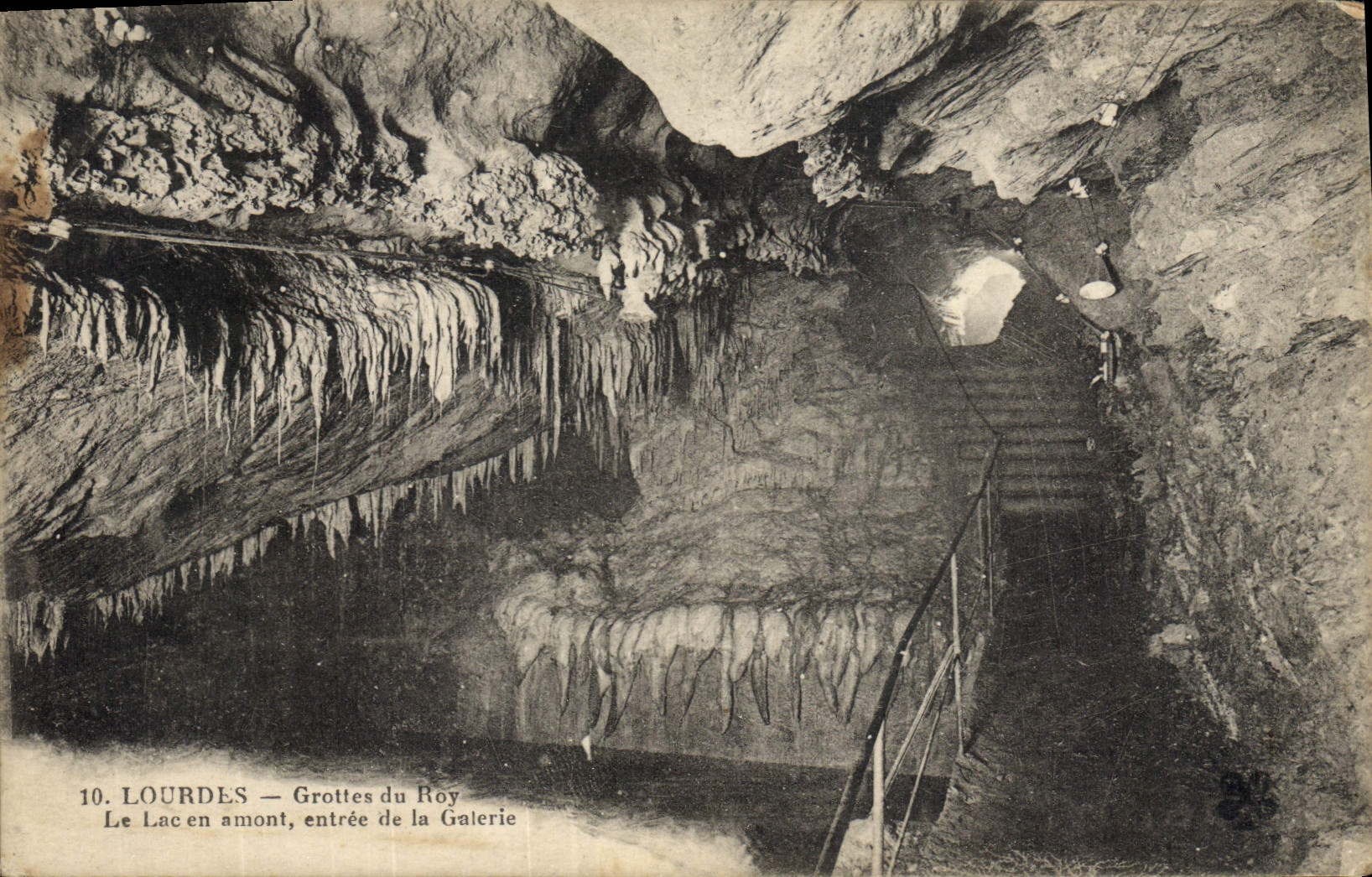 CPA Grottes du Roy Le lac en amont entree de la galerie Lourdes Grotte 