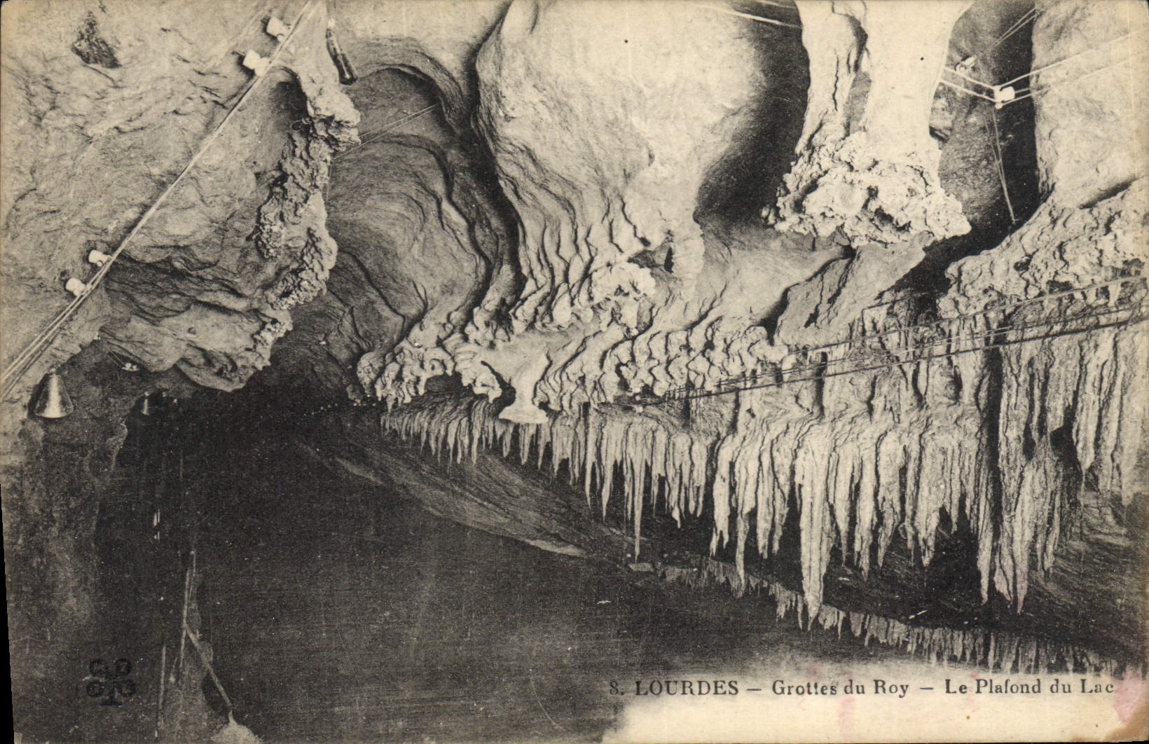 CPA Grotte Grottes du Roy Le plafond du lac Lourdes 