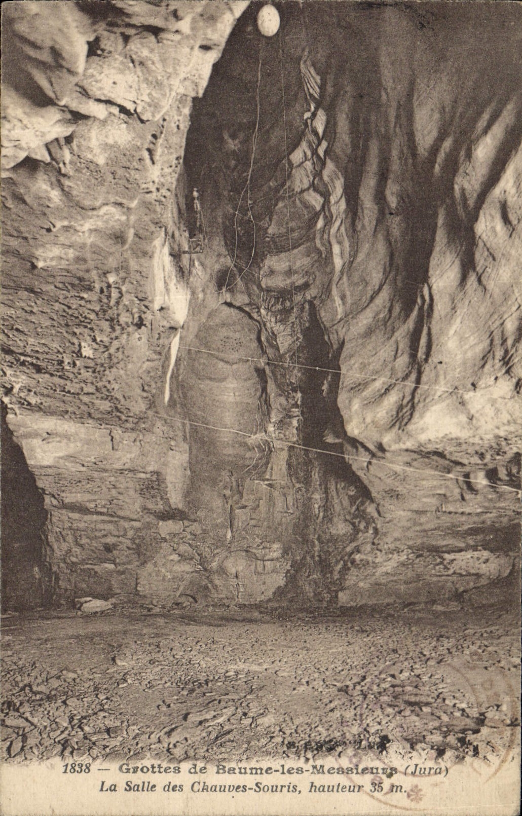 CPA Grotte Grottes de Baume les Messieurs La salle des chauve souris 