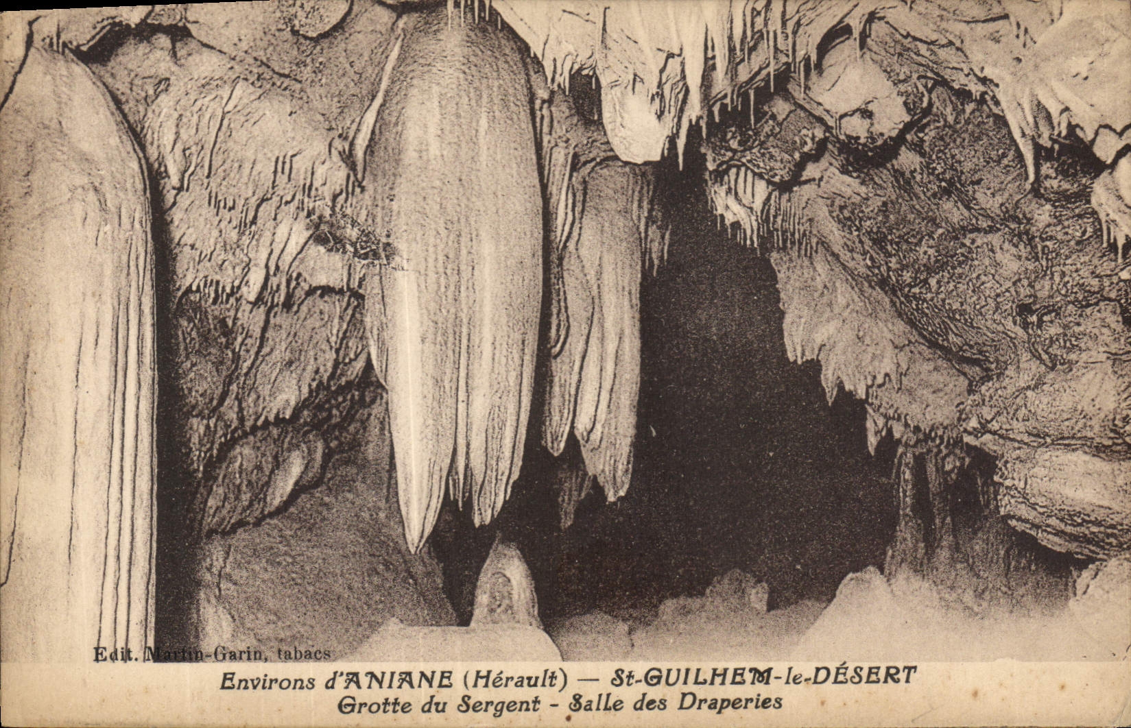 CPA Grotte Grottes Environs d'Aniane St Guilhelm le Desert Grotte su sergent Salle des draperies 