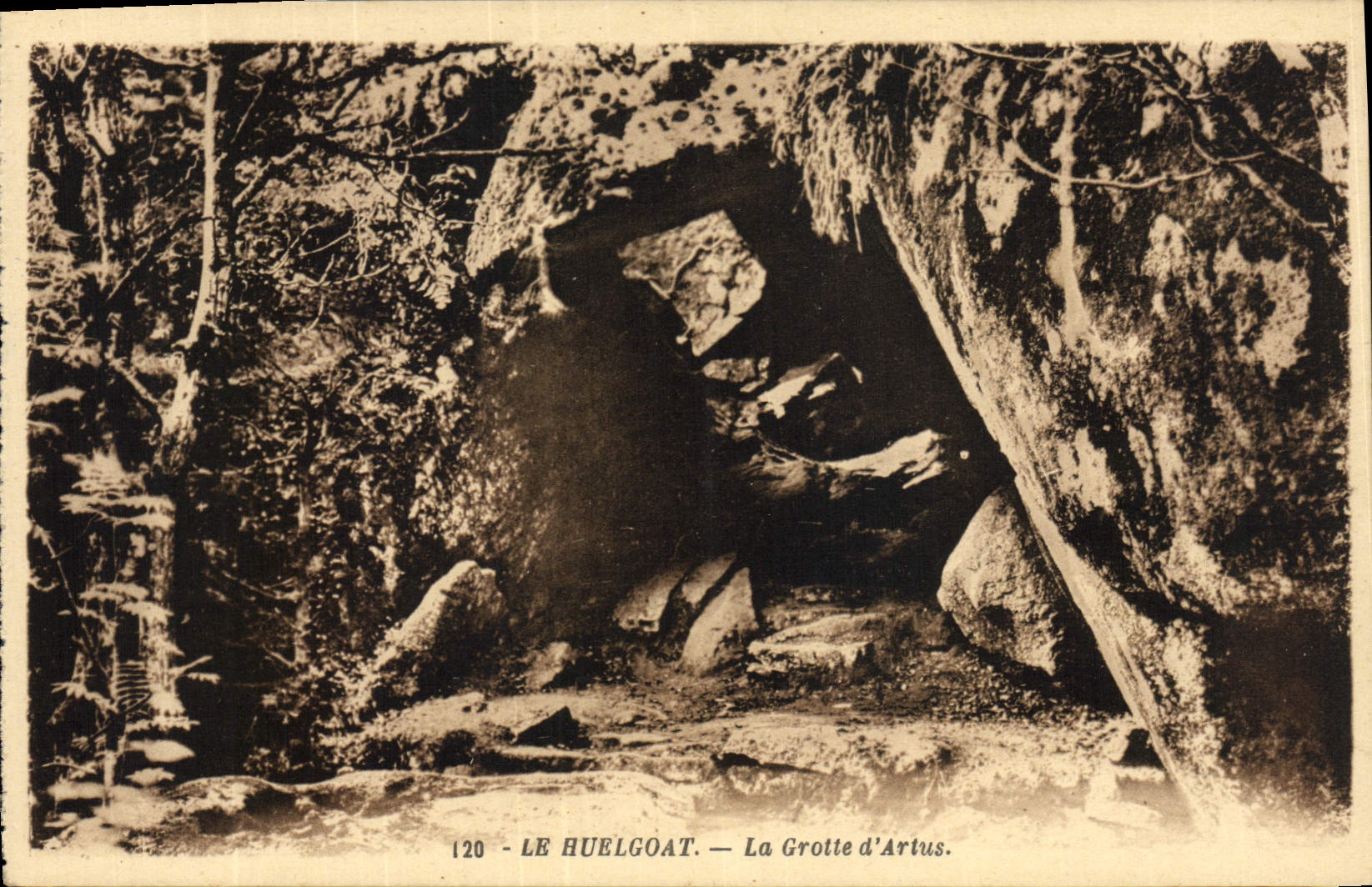 CPA Grotte Grottes Le Huelgoat La grotte d'Artus