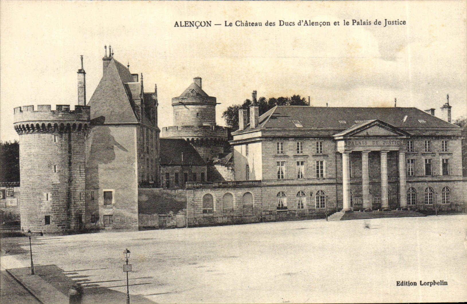CPA Alencon Le chateau des Ducs d'Alencon et le palais de justice 