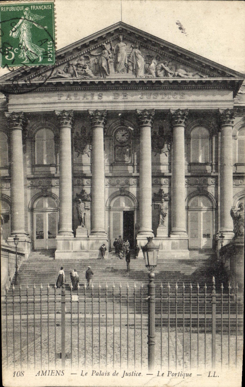 CPA Amiens Le Palais de Justice Le portique