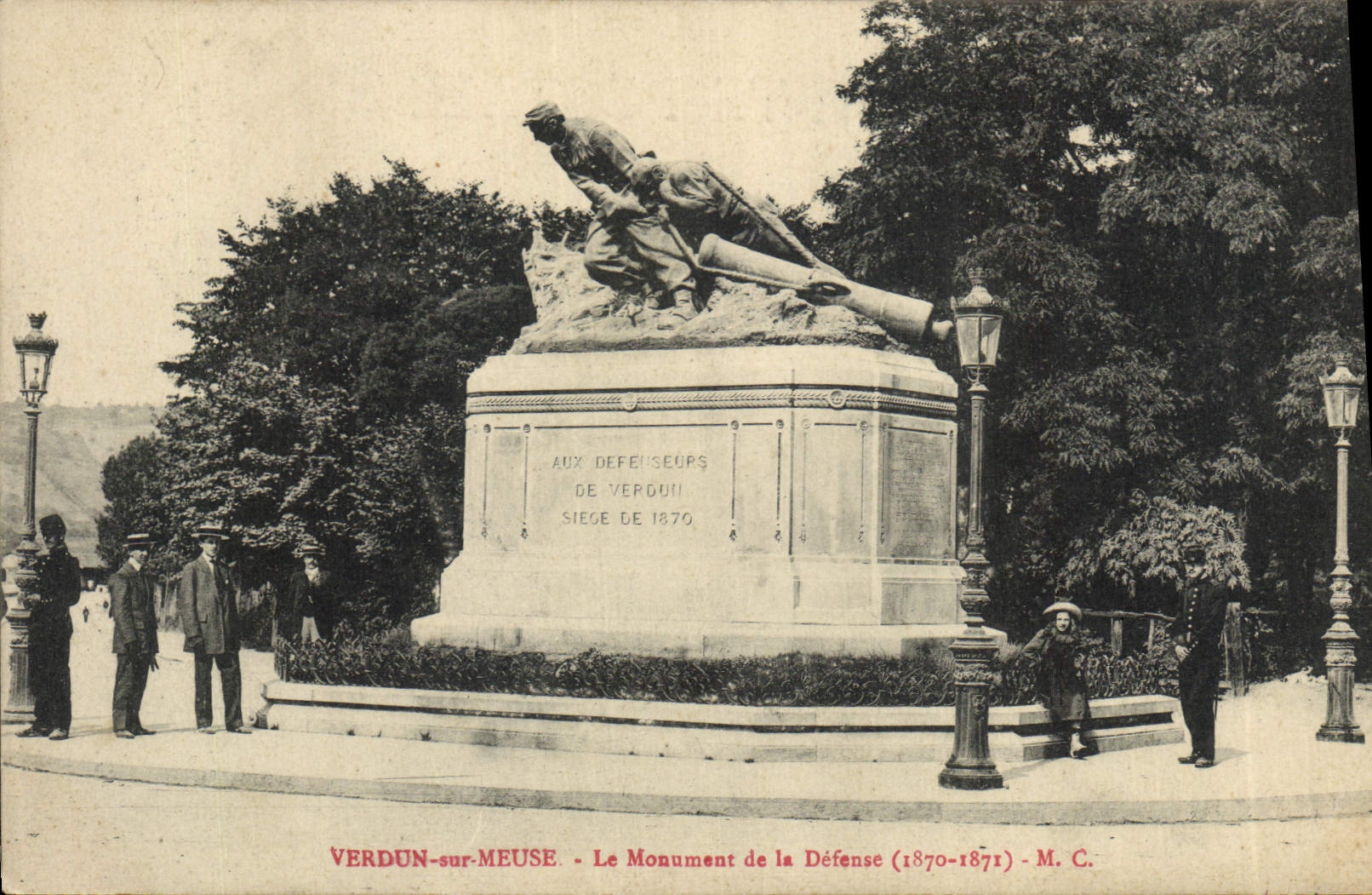 CPA Militaria Guerre de 1870 Verdun sur Meuse La monument de la defense