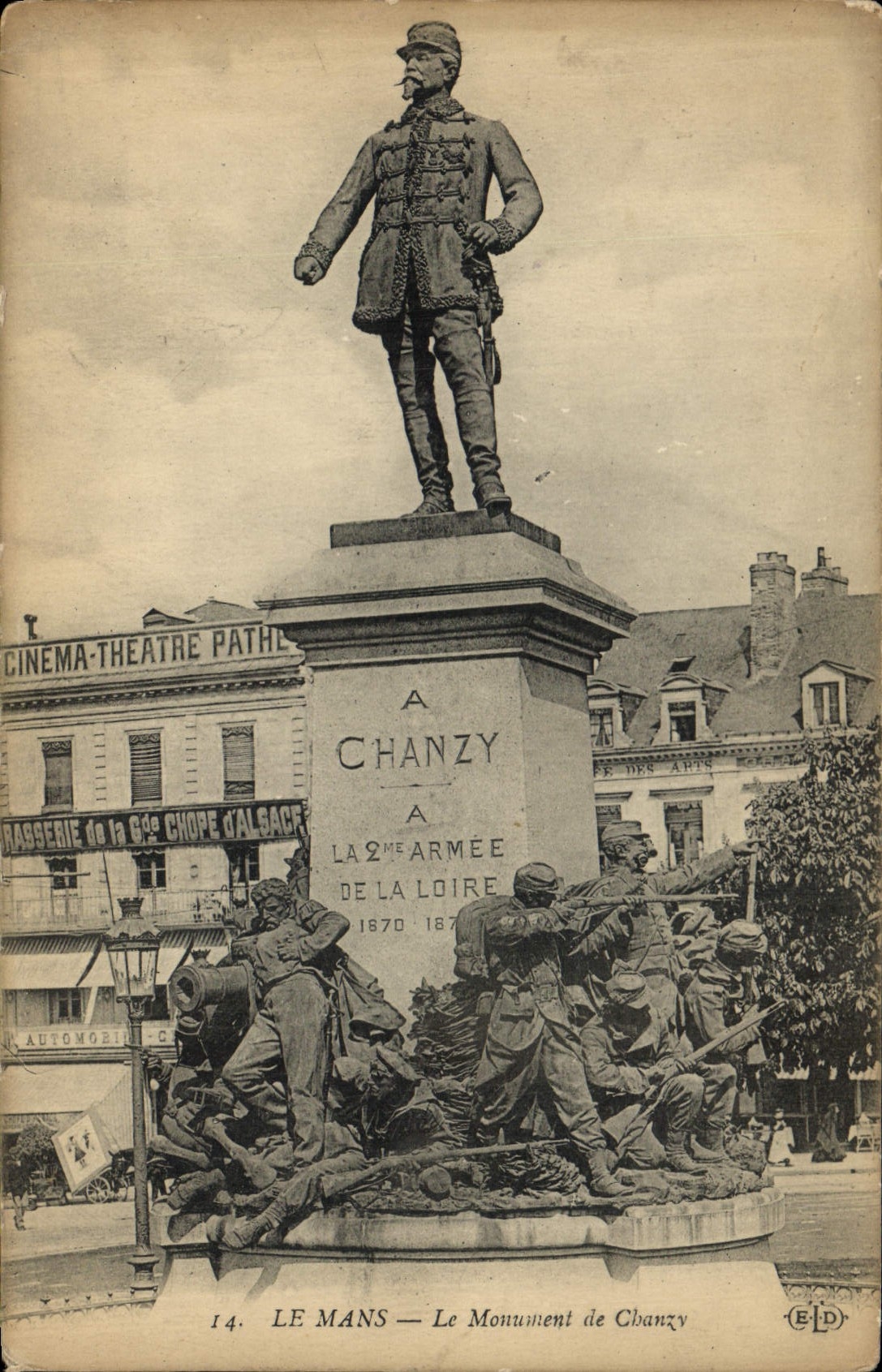 CPA Militaria Guerre de 1870 Le Mans Le monument de Chanzy