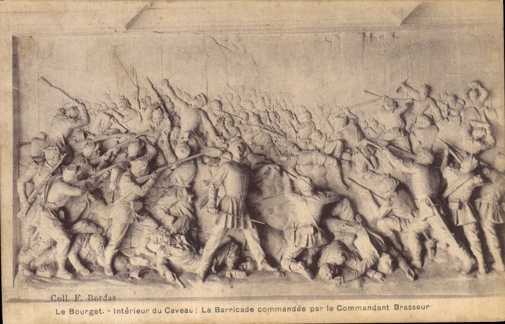 CPA Militaria Guerre de 1870 Le Bourget Interieur du caveau La barricade commandee par le Commandant Brasseur