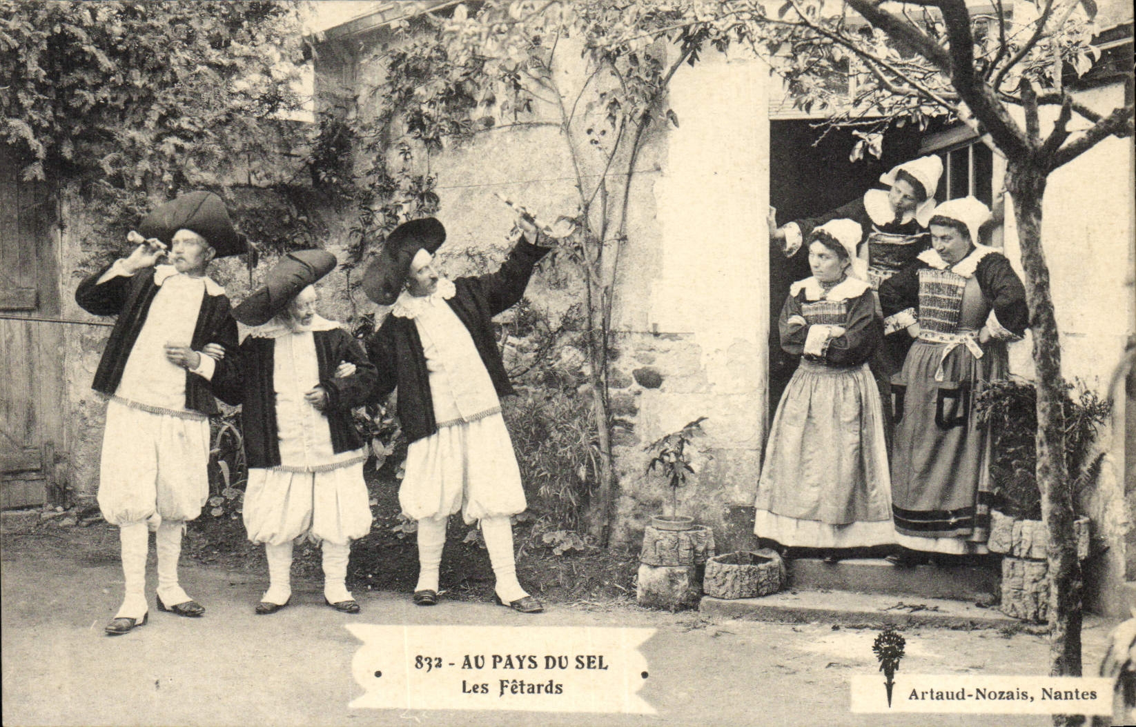 CPA Folklore Au Pays du Sel Les fetards