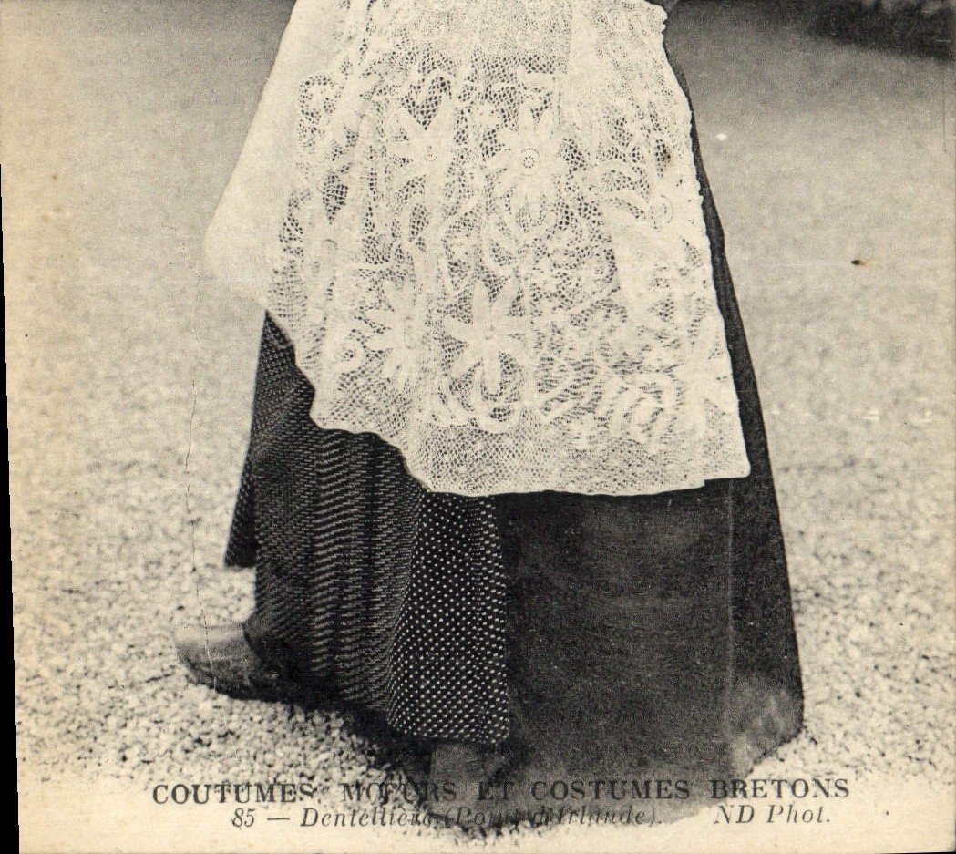 CPA Folklore Dentelliere Point d'Irlande