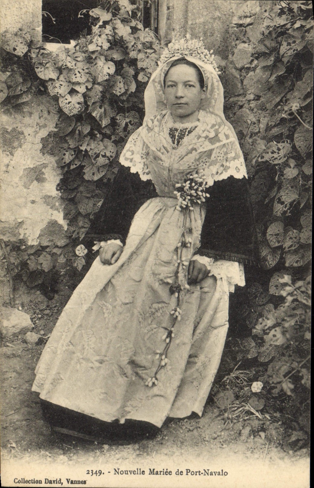 CPA Folklore Nouvelle mariee de Port Navalo Mariage