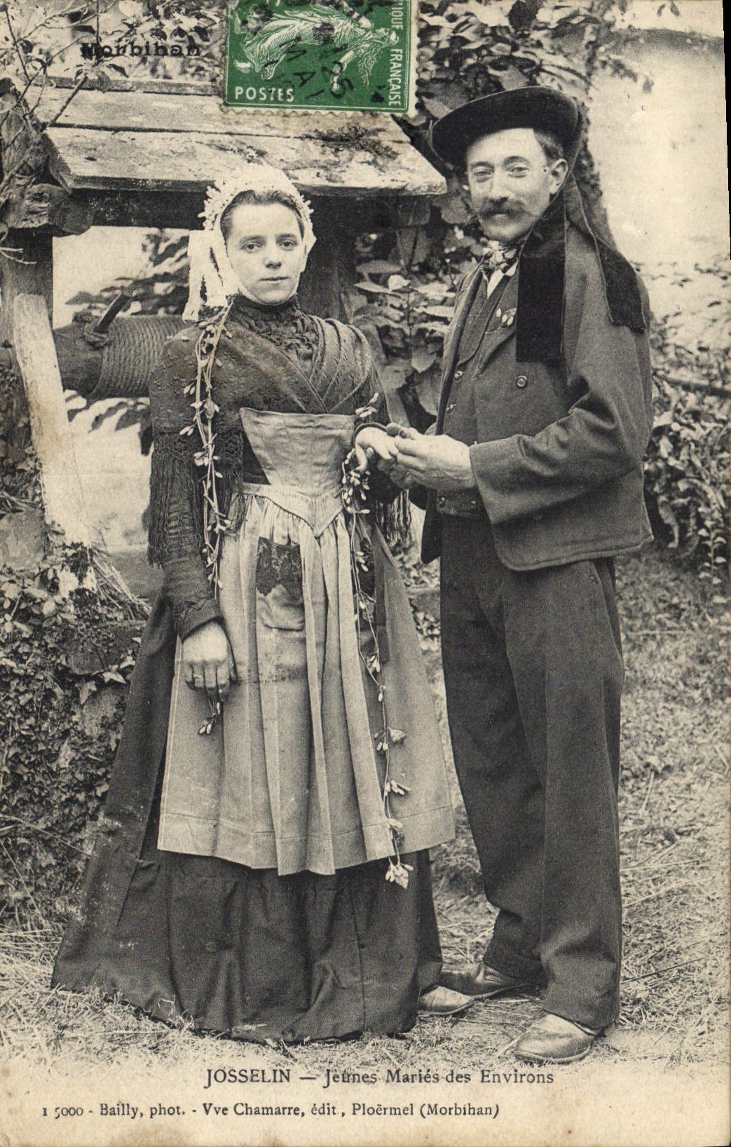 CPA Folklore Josselin Jeunes maries des environs Mariage