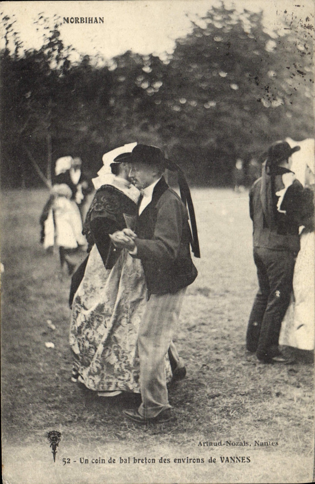 CPA Folklore Un coin de bal des environs de Vannes