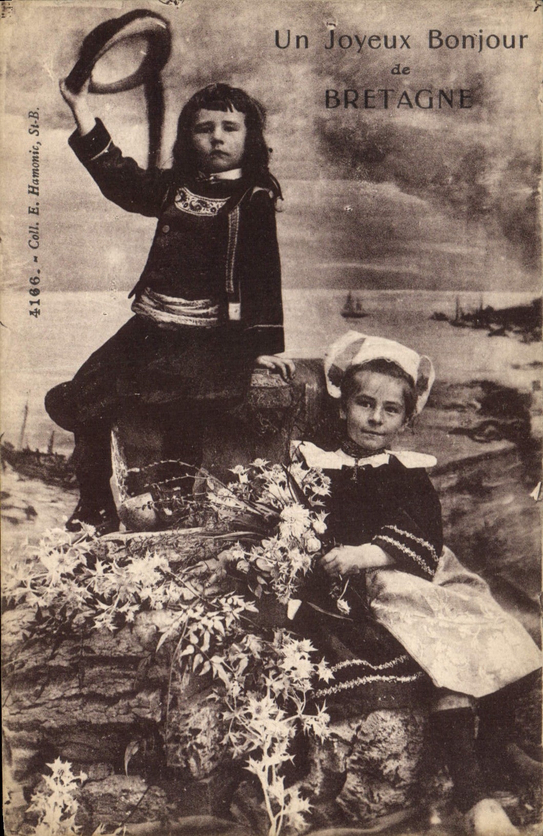 CPA Folklore Enfants Bretagne