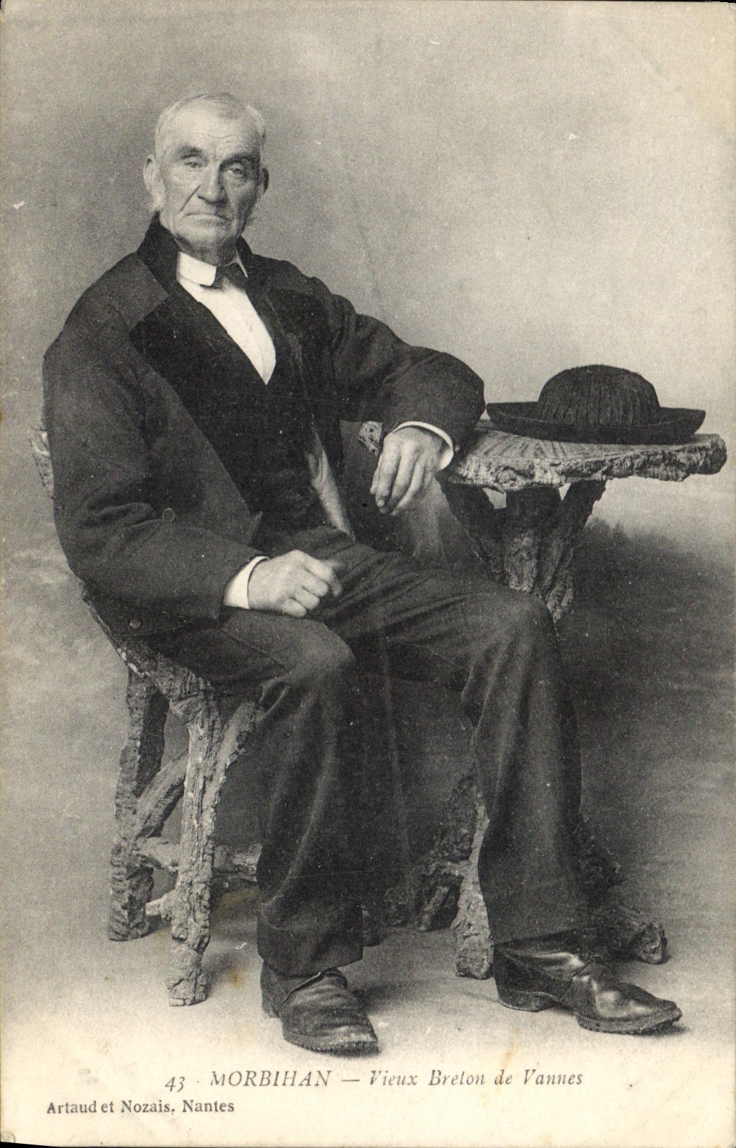 CPA Folklore Morbihan Vieux breton de Vannes