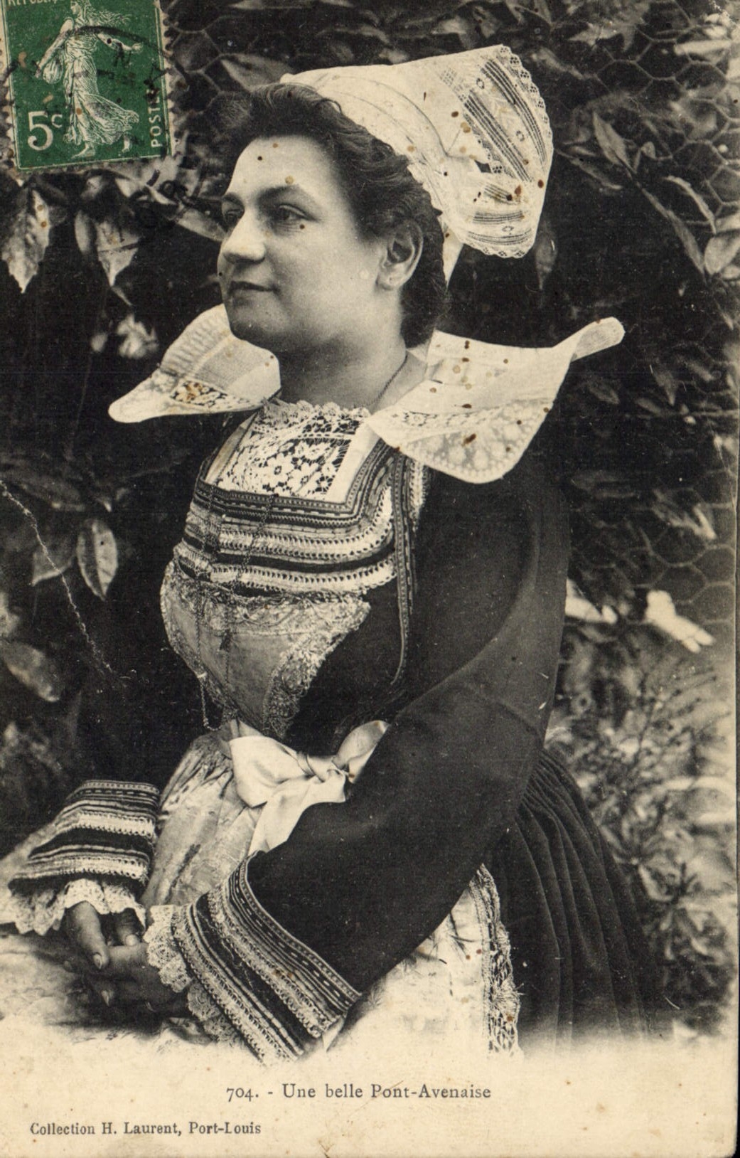 CPA Folklore Une belle Pont Avenaise 