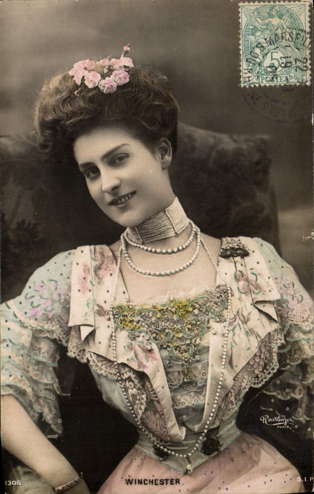 CPA Bijoux Femme Winchester
