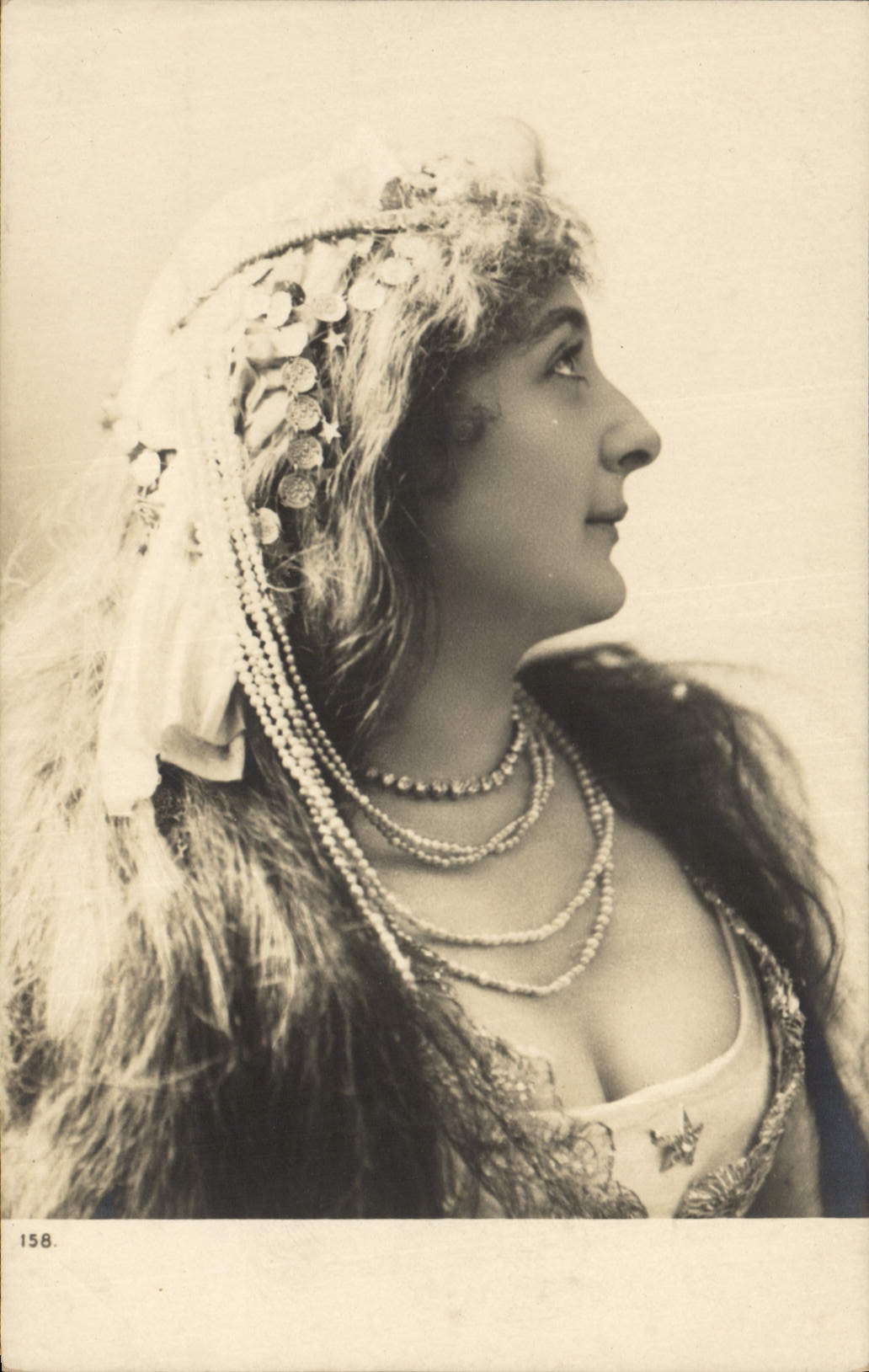 CPA Bijoux Femme