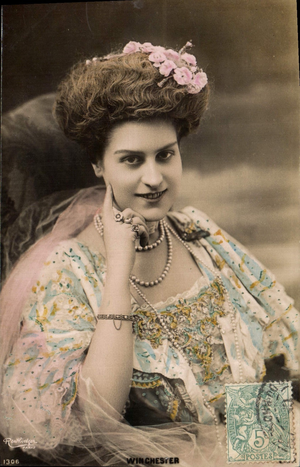 CPA Bijoux Femme Winchester