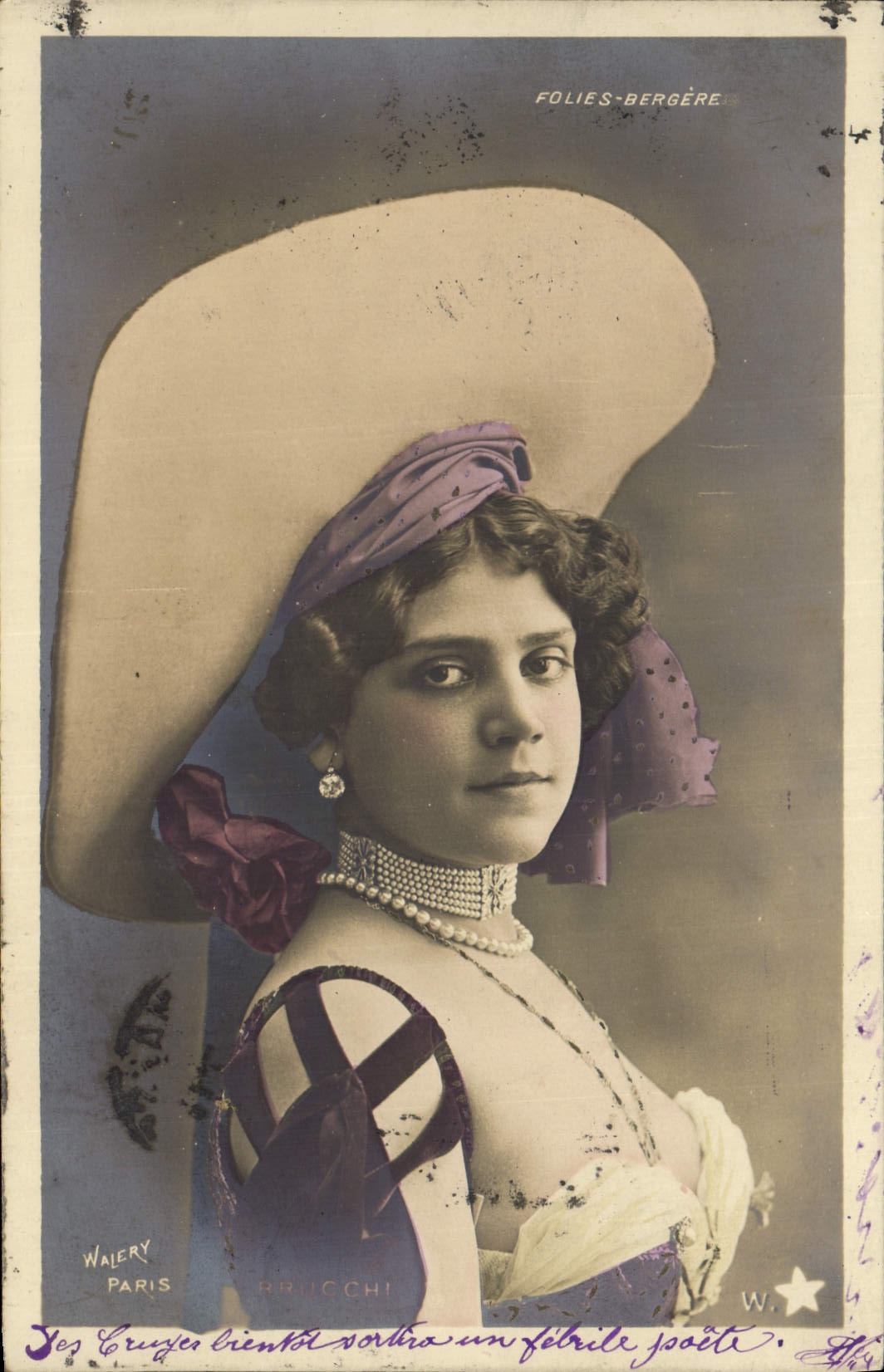 CPA Bijoux Femme Folies Bergere