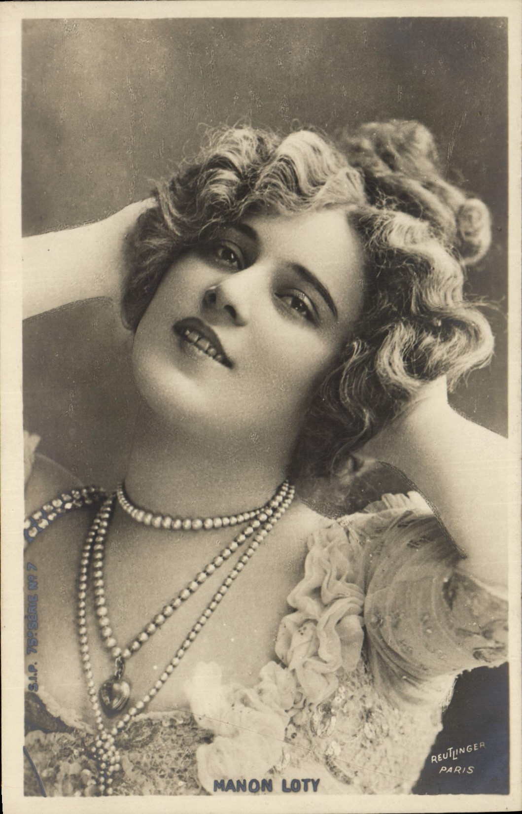 CPA Bijoux Femme Manon Loty