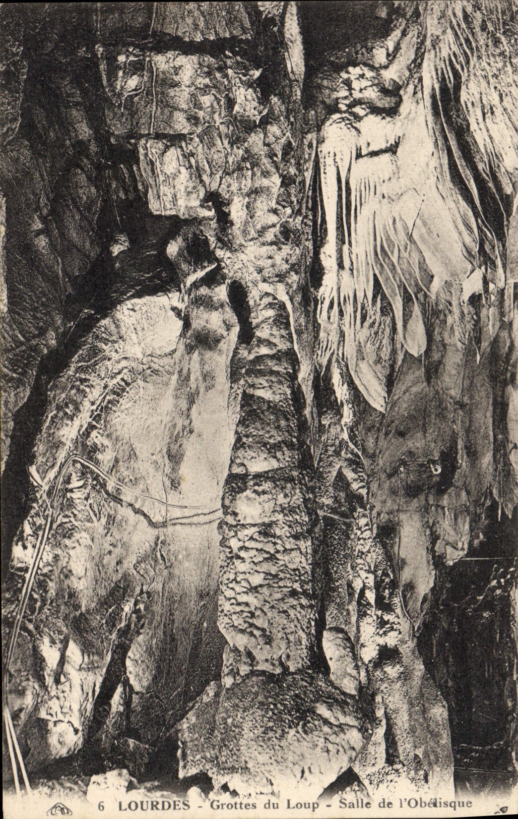 CPA Grotte Grottes du Loup Salle de l'obelisque Lourdes