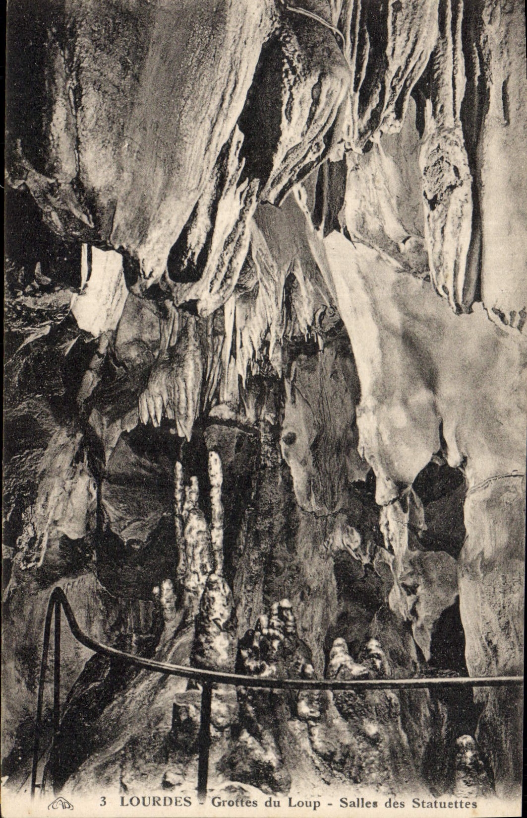 Postal Gruta Grutas del lobo Salas de las estatuillas Lurdes