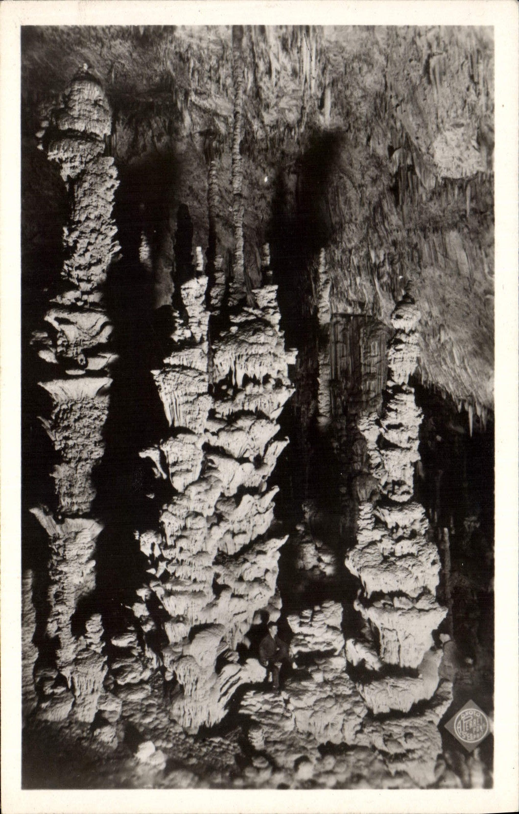 CPA Grotte Grottes Aven d'Orgnac Trois grandes stalagmites