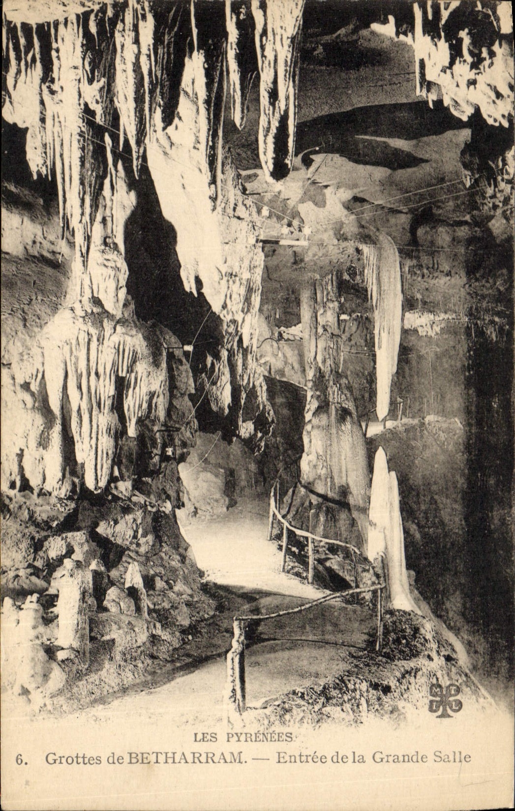 Vintage Postcard Cave Caves of Betharram Entered of the big room