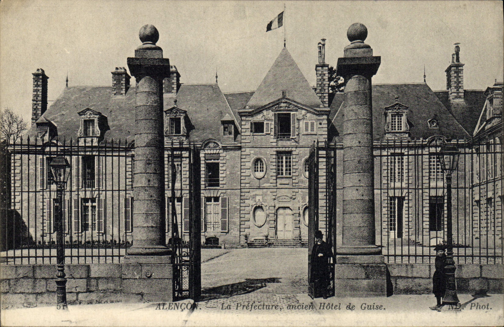 CPA Prefecture ancien Hotel de Guise Alencon