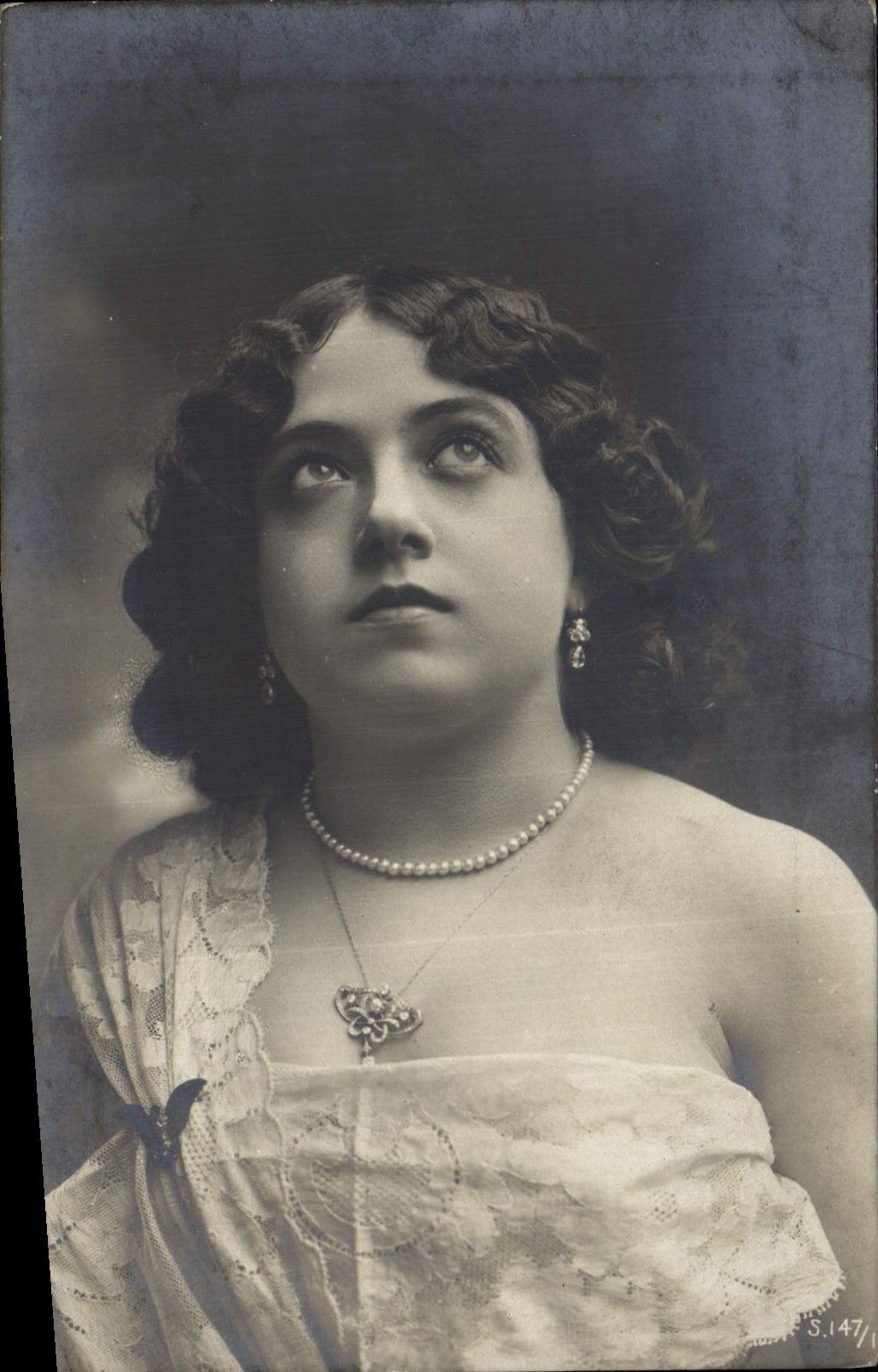 CPA Bijoux Femme 